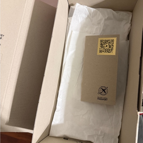 Golden Goose Cream Sneakers with Red and Blue Details - Picture 7 of 7